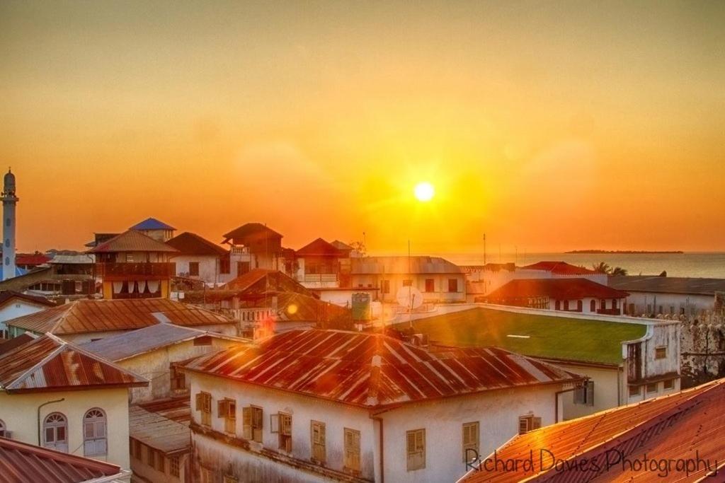 Red Sun Lodge Kokoni Ngambo Esterno foto