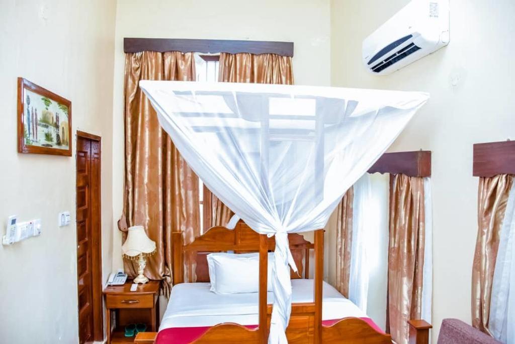 Red Sun Lodge Kokoni Ngambo Esterno foto