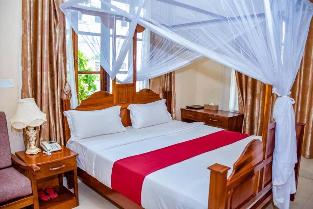 Red Sun Lodge Kokoni Ngambo Esterno foto